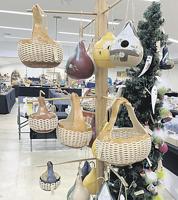 Artistic Options for Gourds Expand Far Beyond Birdhouses