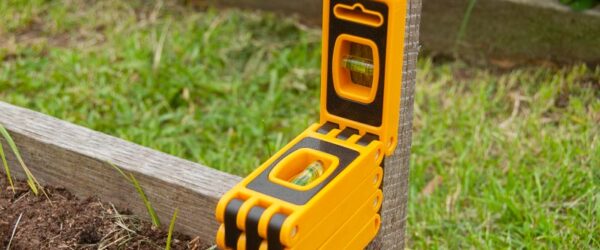 3 Benefits of a Folding Level on the Farm